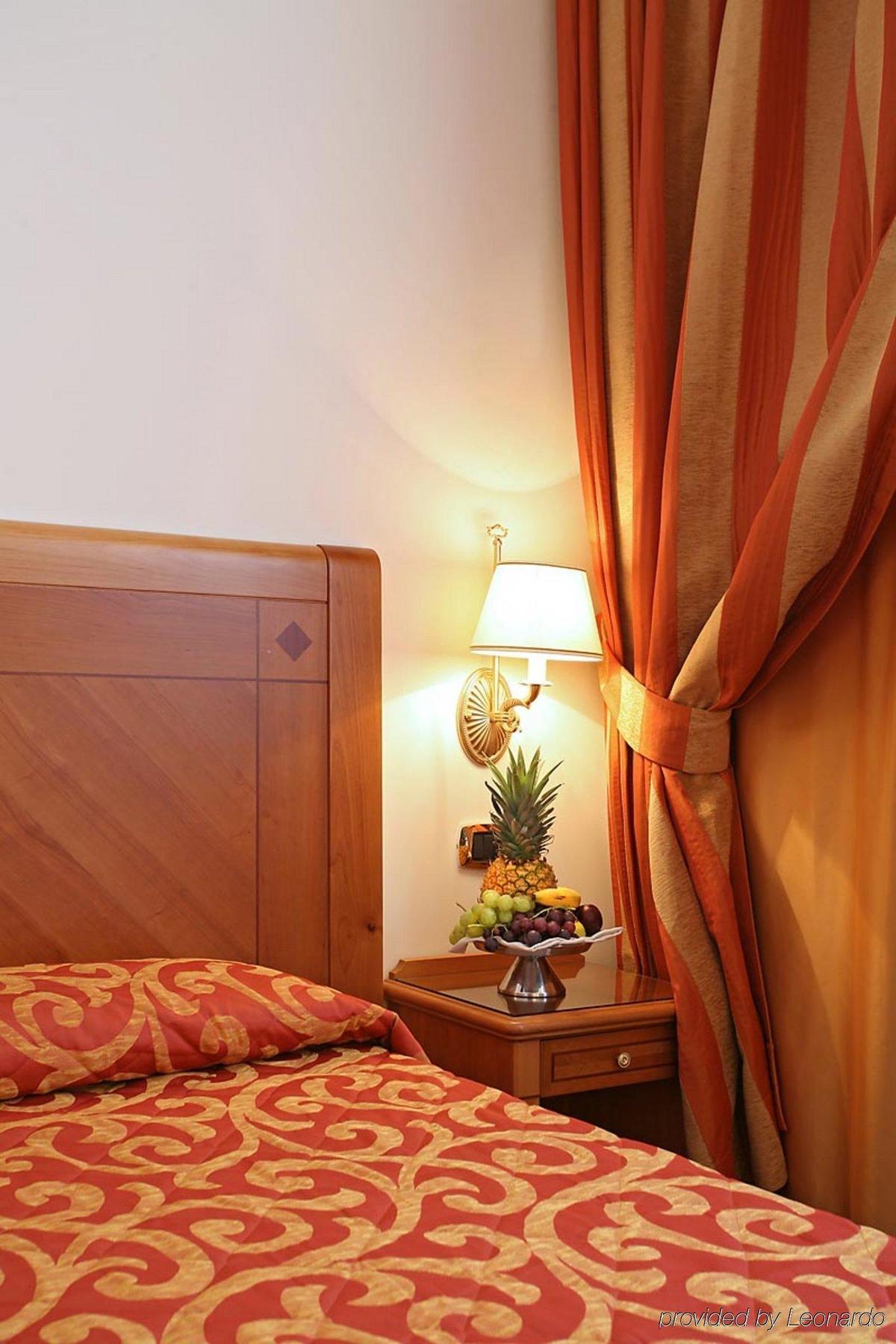 Pinewood Hotel Roma Cameră foto